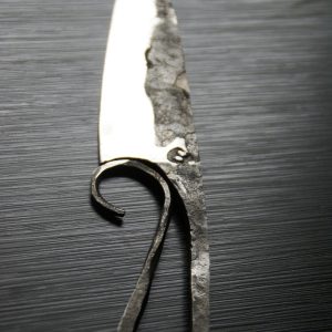 couteau droit brut de forge
